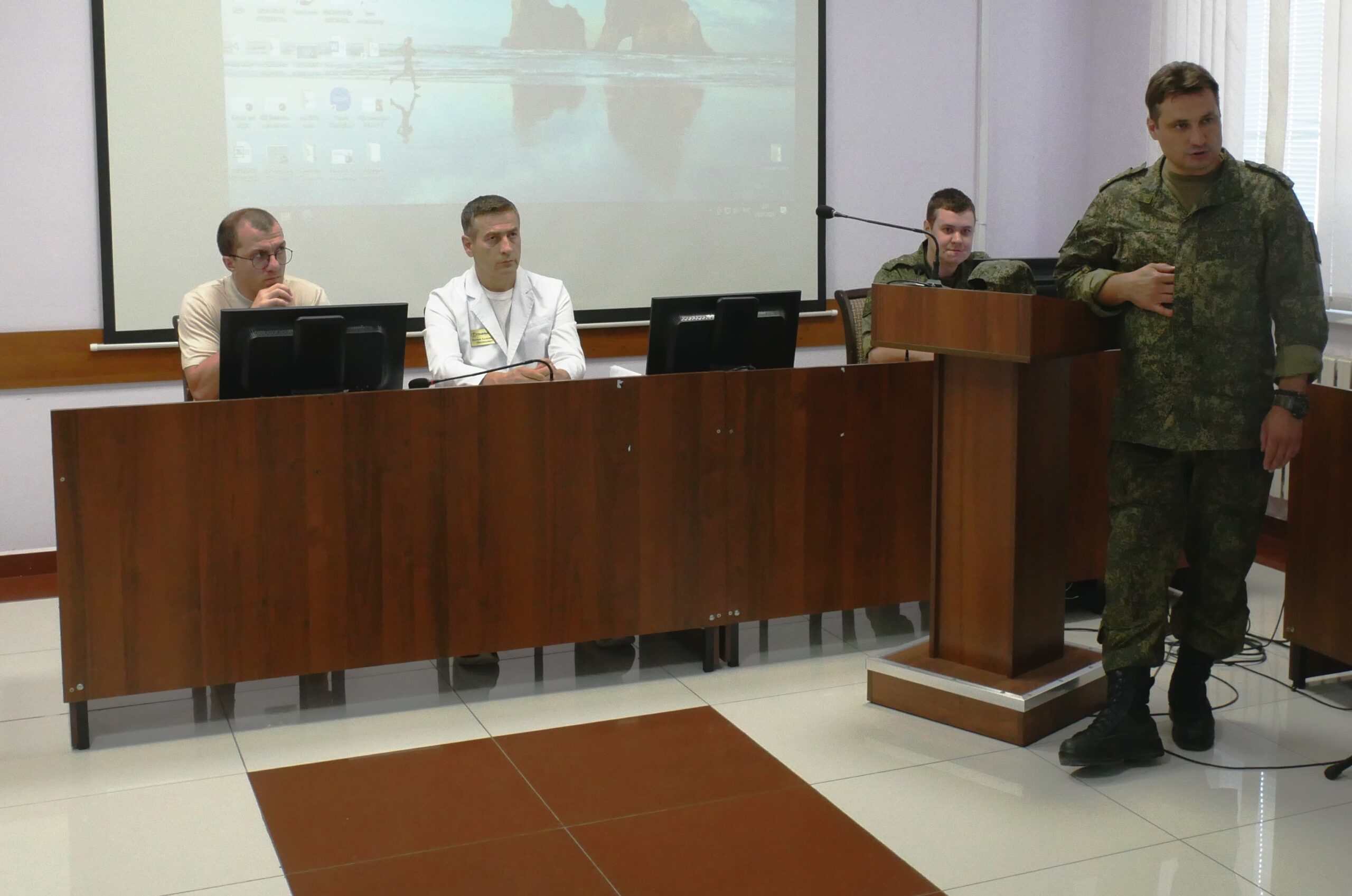 В ГБУ РД «Городская клиническая больница» прошла встреча коллектива с военными медиками